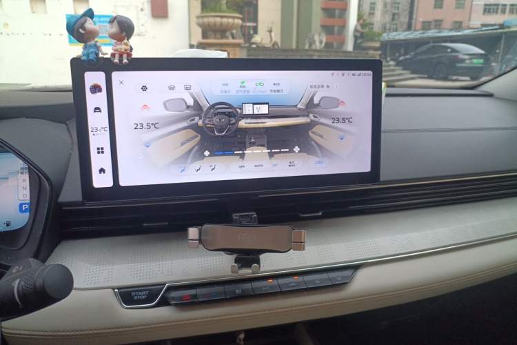 Used Geely Auto Emgrand L HiP 2022 1.5TD-DHT Pro 100KM Super Swift Audio And AC Panel