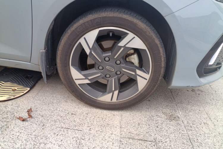 Used Geely Auto Emgrand L HiP 2022 1.5TD-DHT Pro 100KM Super Swift Right Front Wheel Hub