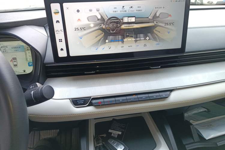 Used Geely Auto Emgrand L HiP 2022 1.5TD-DHT Pro 100KM Super Swift Audio And AC Panel