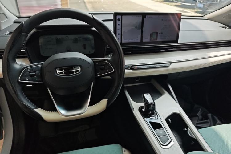 Used Geely Auto Emgrand L HiP 2022 1.5TD-DHT Pro 100KM Super Rui Center Console