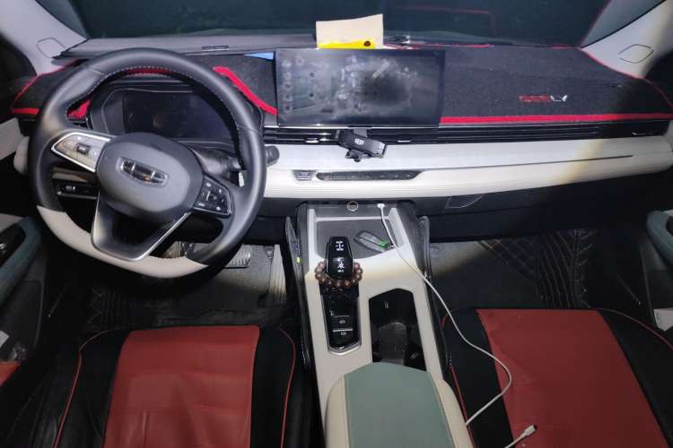 Used Geely Auto Emgrand L HiP 2022 1.5TD-DHT Pro 100KM Super Rui Center Console