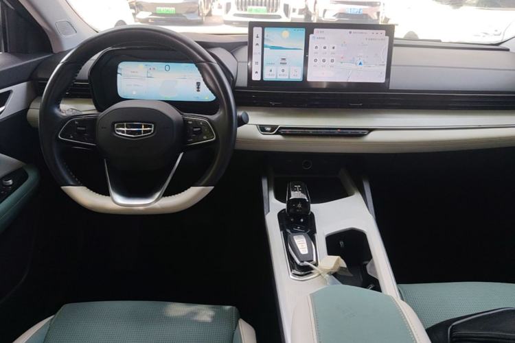 Used Geely Auto Emgrand L HiP 2022 1.5TD-DHT Pro 100KM Super Swift Center Console