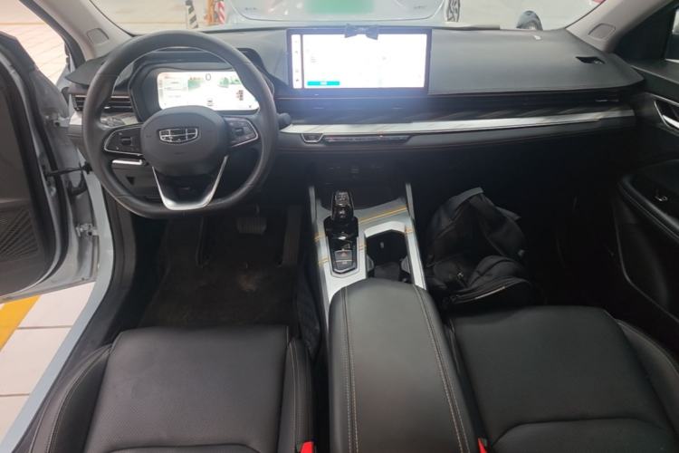 Used Geely Auto Emgrand L HiP 2022 1.5TD-DHT Pro 100KM Super Clean Center Console