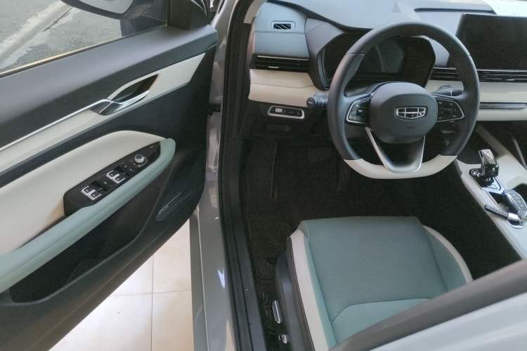 Used Geely Auto Emgrand L HiP 2022 1.5TD-DHT Pro 100KM Super Rui Driver Seat