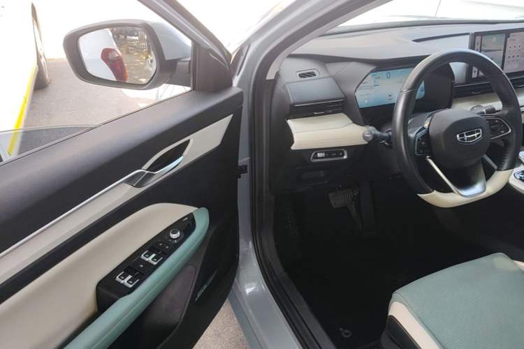 Used Geely Auto Emgrand L HiP 2022 1.5TD-DHT Pro 100KM Super Swift Driver Seat