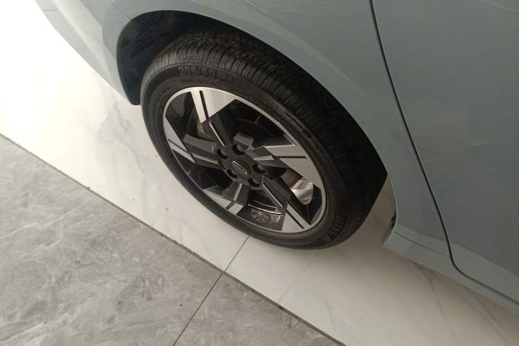 Used Geely Auto Emgrand L HiP 2022 1.5TD-DHT Pro 100KM Super Clean Exterior 8
