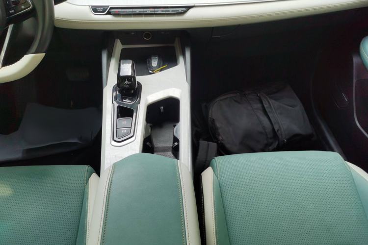 Used Geely Auto Emgrand L HiP 2022 1.5TD-DHT Pro 100KM Super Swift Gear Lever