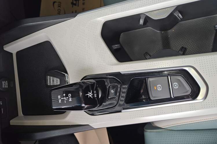 Used Geely Auto Emgrand L HiP 2022 1.5TD-DHT Pro 100KM Super Rui Gear Lever