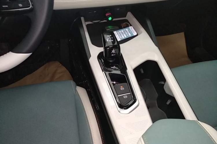 Used Geely Auto Emgrand L HiP 2022 1.5TD-DHT Pro 100KM Super Swift Gear Lever