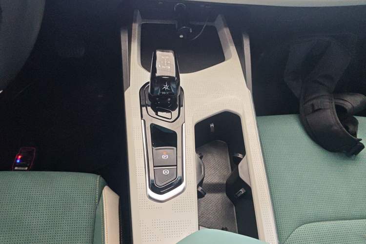 Used Geely Auto Emgrand L HiP 2022 1.5TD-DHT Pro 100KM Super Swift Gear Lever