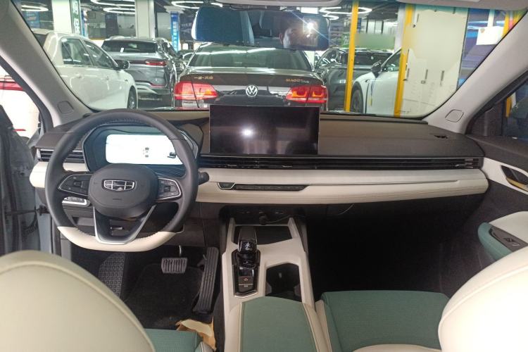 Used Geely Auto Emgrand L HiP 2022 1.5TD-DHT Pro 100KM Super Clean Interior 2