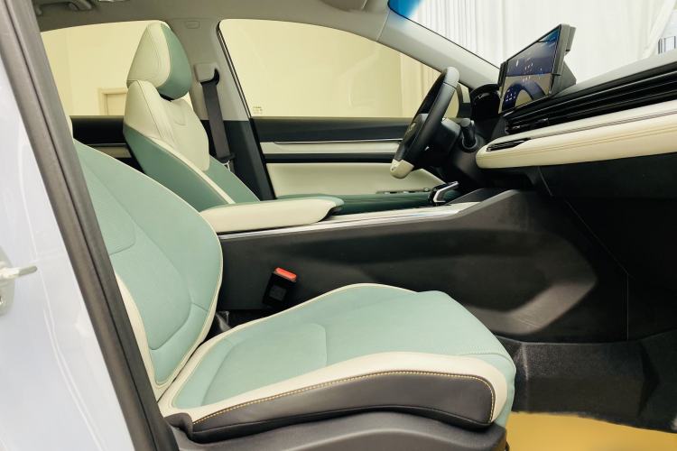 Used Geely Auto Emgrand L HiP 2022 1.5TD-DHT Pro 100KM Super Clean Interior 3