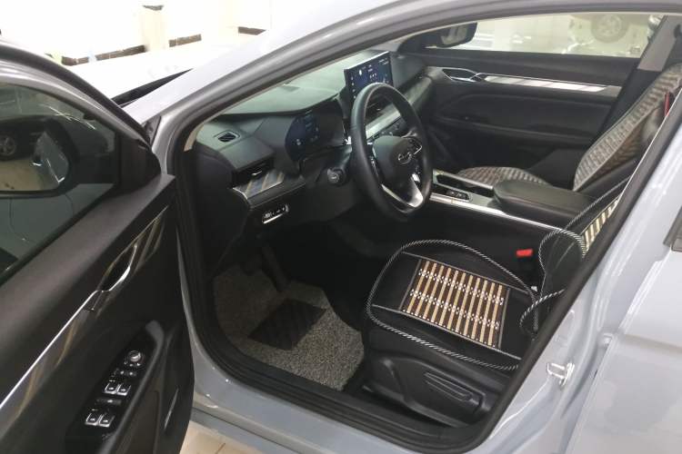 Used Geely Auto Emgrand L HiP 2022 1.5TD-DHT Pro 100KM Super Clean Interior 3