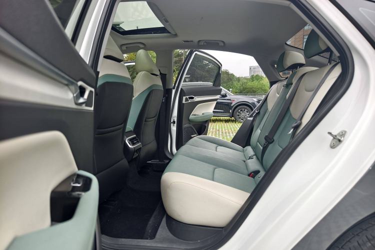 Used Geely Auto Emgrand L HiP 2022 1.5TD-DHT Pro 100KM Super Swift Interior 4