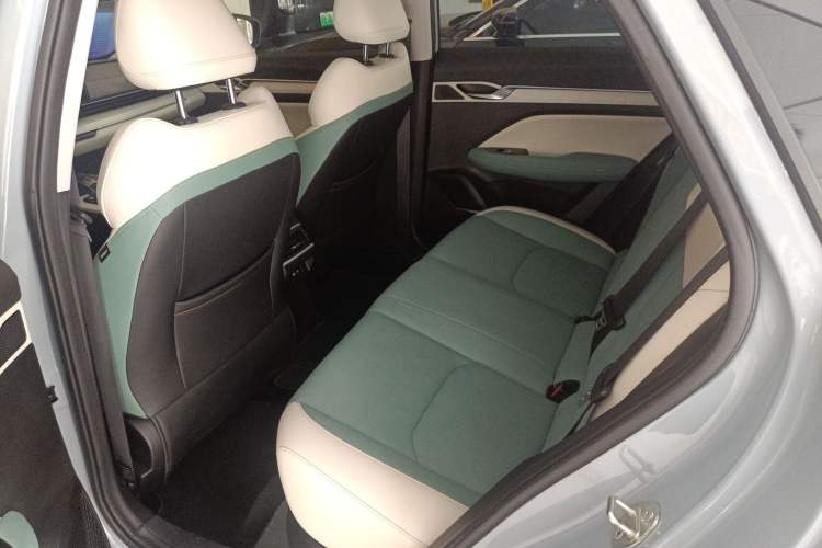 Used Geely Auto Emgrand L HiP 2022 1.5TD-DHT Pro 100KM Super Clean Interior 4