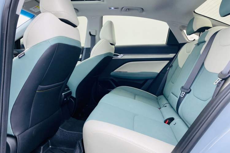 Used Geely Auto Emgrand L HiP 2022 1.5TD-DHT Pro 100KM Super Clean Interior 4