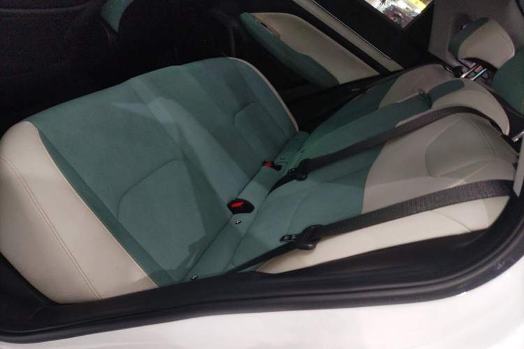 Used Geely Auto Emgrand L HiP 2022 1.5TD-DHT Pro 100KM Super Rui Interior 4