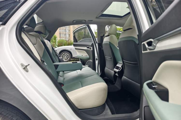 Used Geely Auto Emgrand L HiP 2022 1.5TD-DHT Pro 100KM Super Swift Interior 5
