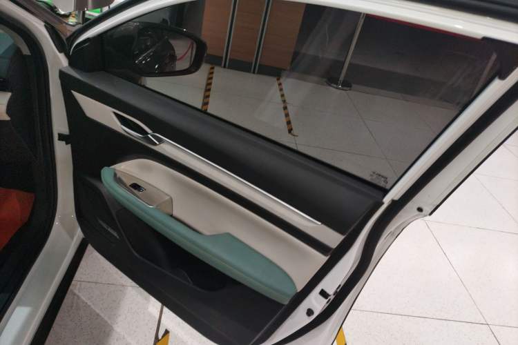 Used Geely Auto Emgrand L HiP 2022 1.5TD-DHT Pro 100KM Super Rui Interior 5