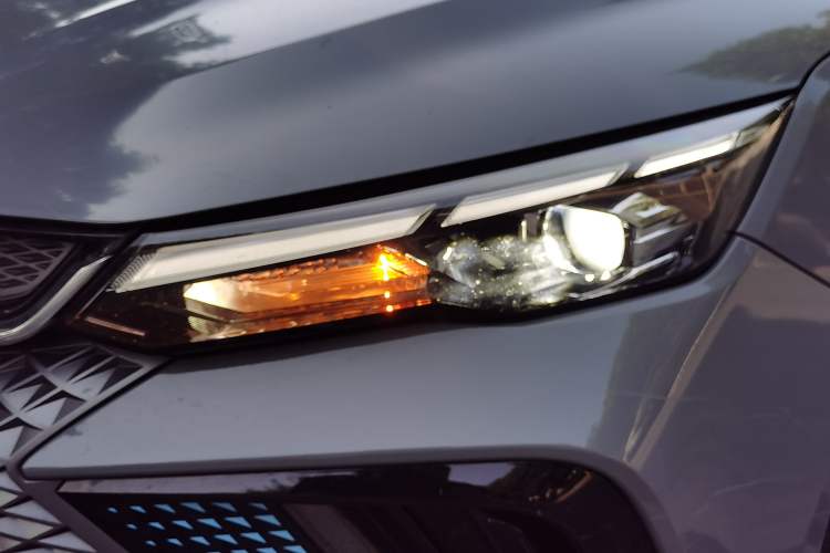 Used Geely Auto Emgrand L HiP 2022 1.5TD-DHT Pro 100KM Super Swift Left Front Headlight