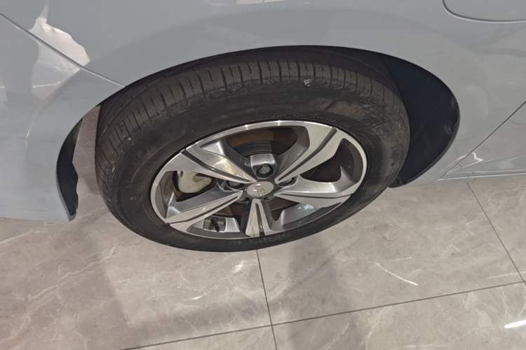 Used Geely Auto Emgrand L HiP 2022 1.5TD-DHT Pro 100KM Super Clean Left Front Wheel Hub