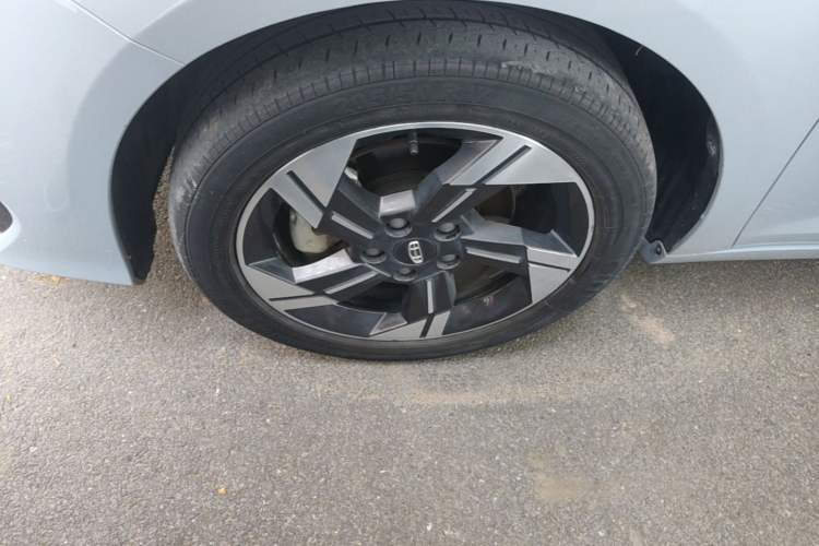 Used Geely Auto Emgrand L HiP 2022 1.5TD-DHT Pro 100KM Super Swift Left Front Wheel Hub