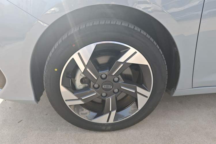 Used Geely Auto Emgrand L HiP 2022 1.5TD-DHT Pro 100KM Super Swift Left Front Wheel Hub