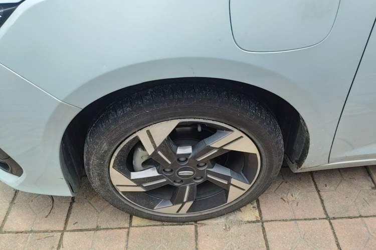 Used Geely Auto Emgrand L HiP 2022 1.5TD-DHT Pro 100KM Super Swift Left Front Wheel Hub
