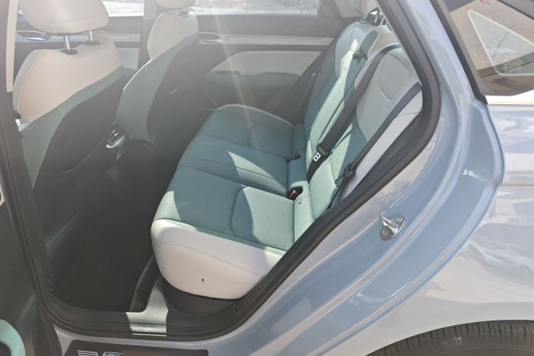 Used Geely Auto Emgrand L HiP 2022 1.5TD-DHT Pro 100KM Super Swift Left Rear Seat