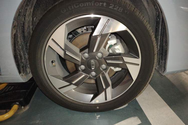 Used Geely Auto Emgrand L HiP 2022 1.5TD-DHT Pro 100KM Super Swift Right Front Wheel Hub