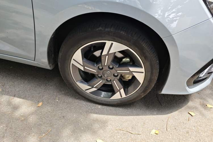 Used Geely Auto Emgrand L HiP 2022 1.5TD-DHT Pro 100KM Super Swift Right Front Wheel Hub
