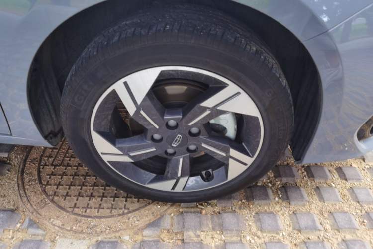 Used Geely Auto Emgrand L HiP 2022 1.5TD-DHT Pro 100KM Super Swift Right Front Wheel Hub