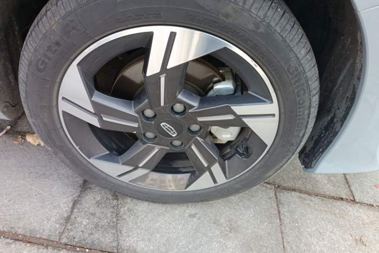 Used Geely Auto Emgrand L HiP 2022 1.5TD-DHT Pro 100KM Super Swift Right Front Wheel Hub