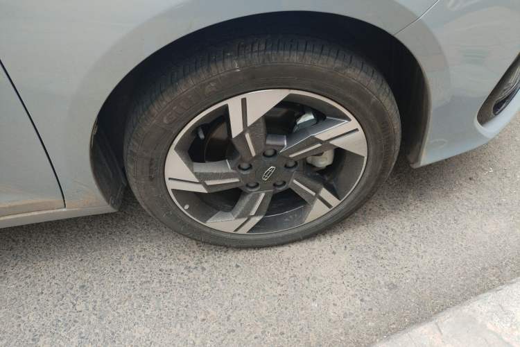 Used Geely Auto Emgrand L HiP 2022 1.5TD-DHT Pro 100KM Super Swift Right Front Wheel Hub