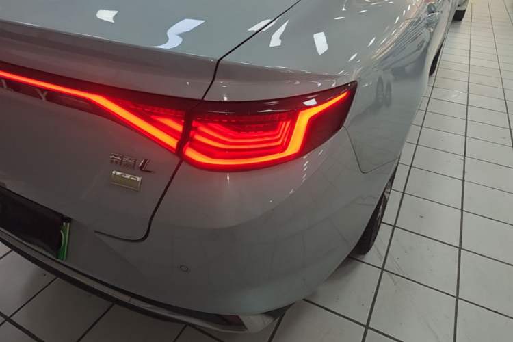 Used Geely Auto Emgrand L HiP 2022 1.5TD-DHT Pro 100KM Super Clean Right Rear Taillight