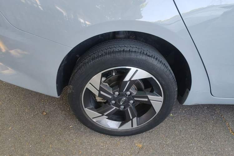 Used Geely Auto Emgrand L HiP 2022 1.5TD-DHT Pro 100KM Super Swift Right Rear Wheel Hub
