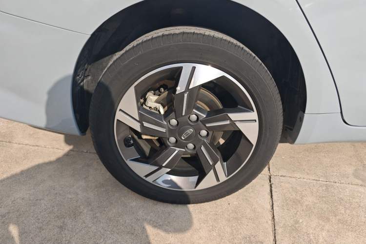 Used Geely Auto Emgrand L HiP 2022 1.5TD-DHT Pro 100KM Super Swift Right Rear Wheel Hub