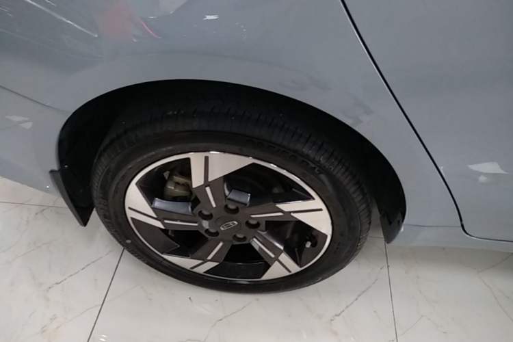 Used Geely Auto Emgrand L HiP 2022 1.5TD-DHT Pro 100KM Super Swift Right Rear Wheel Hub