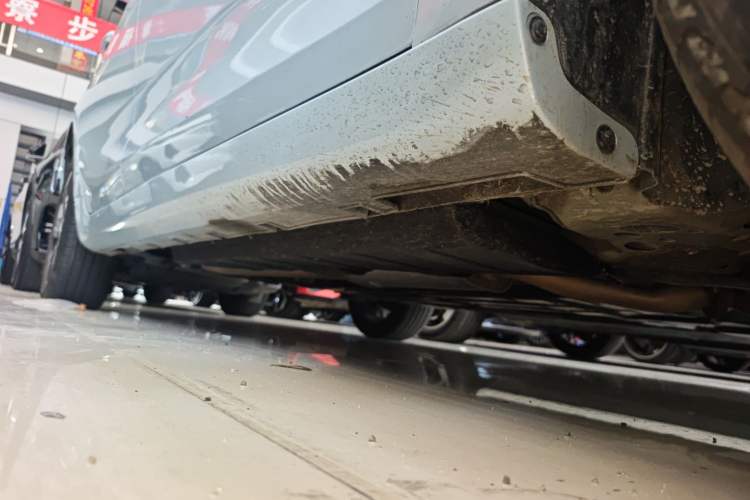 Used Geely Auto Emgrand L HiP 2022 1.5TD-DHT Pro 100KM Super Swift Right Side Sill
