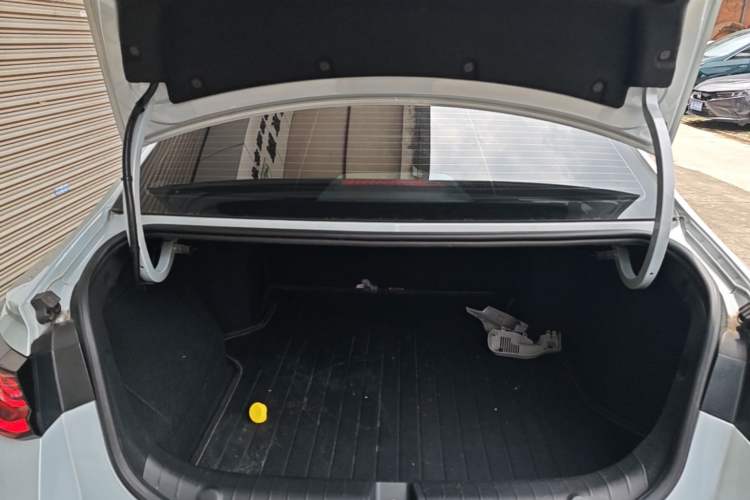 Used Geely Auto Emgrand L HiP 2022 1.5TD-DHT Pro 100KM Super Rui Trunk