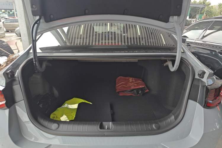Used Geely Auto Emgrand L HiP 2022 1.5TD-DHT Pro 100KM Super Rui Trunk