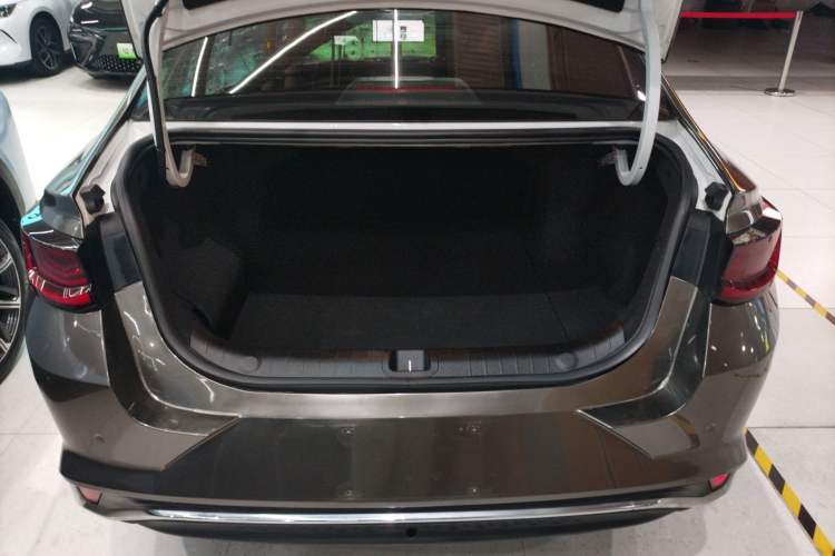Used Geely Auto Emgrand L HiP 2022 1.5TD-DHT Pro 100KM Super Rui Trunk