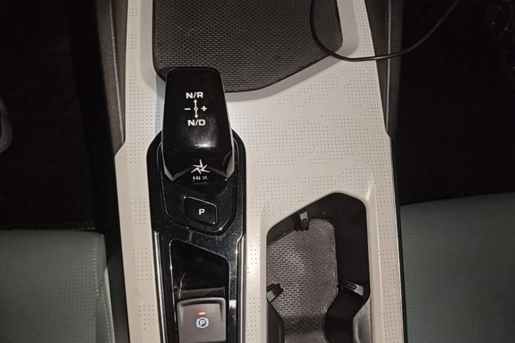 Used Geely Auto Emgrand L HiP 2022 1.5TD-DHT Pro 100KM Super Rui Gear Lever