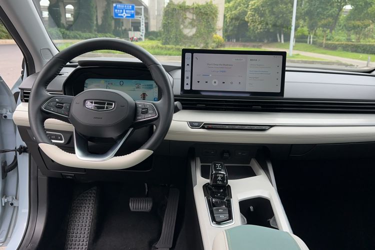 Used Geely Auto Emgrand L HiP 2022 1.5TD-DHT Pro 100KM Super Rui Center Console
