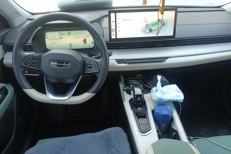 Used Geely Auto Emgrand L HiP 2022 1.5TD-DHT Pro 100KM Super Swift Center Console