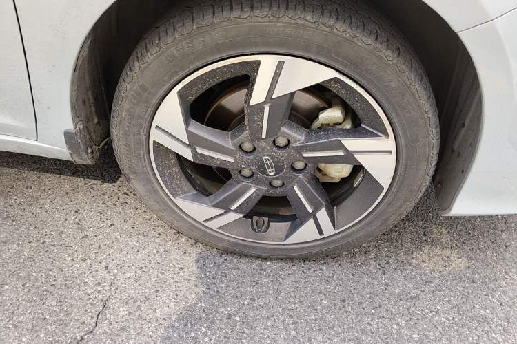 Used Geely Auto Emgrand L HiP 2022 1.5TD-DHT Pro 100KM Super Swift Right Front Wheel Hub