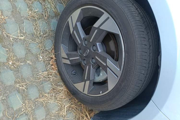 Used Geely Auto Emgrand L HiP 2022 1.5TD-DHT Pro 100KM Super Swift Right Front Wheel Hub