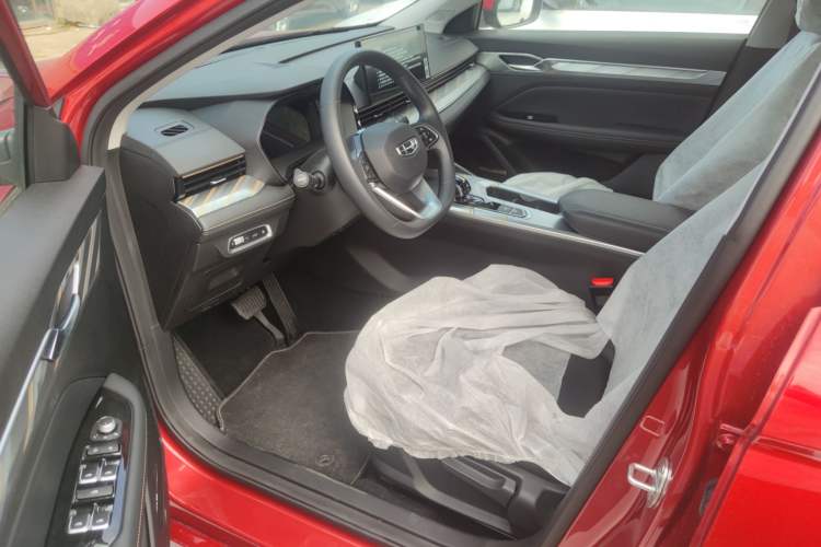 Used Geely Auto Emgrand L HiP 2022 1.5TD-DHT Pro 100KM Super Clean Interior 5