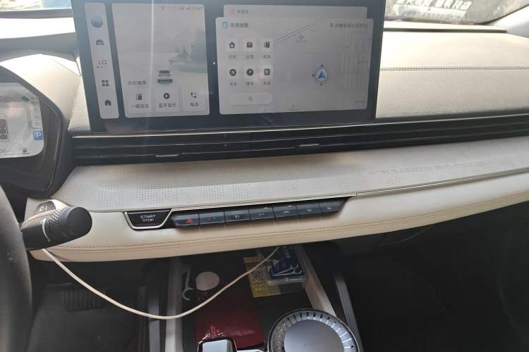 Used Geely Auto Emgrand L HiP 2022 1.5TD-DHT Pro 100KM Super Swift Audio And AC Panel