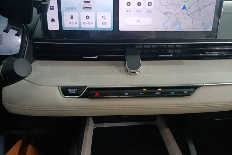 Used Geely Auto Emgrand L HiP 2022 1.5TD-DHT Pro 100KM Super Swift Audio And AC Panel